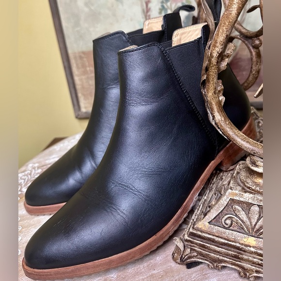 EUC Nisolo “Everyday Chelsea” Ankle Bootie with Rubber Outsoles Size 10 - Picture 3 of 14